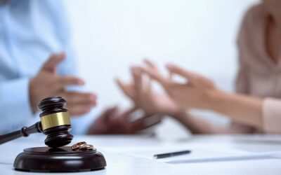 Reconocen enriquecimiento sin causa, rechazan rendición de cuentas en disputa patrimonial post convivencia y ordenan dividir inmueble