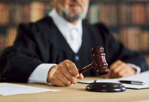 La disconformidad con decisiones judiciales anteriores no alcanza para recusar a una jueza