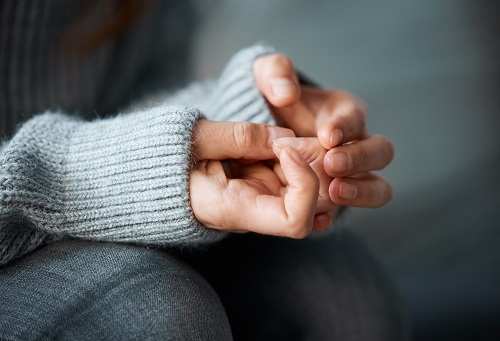 Una mujer logró que sus padres biológicos pagaran las costas del juicio por ocultar su filiación